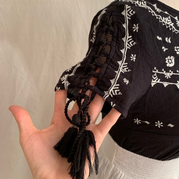 Hollister Embroidered Lace Up Sleeves Tassel Top - Picture 8 of 11